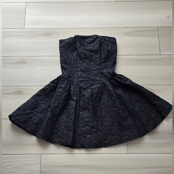 Jacquard Fitted Ruffle Hem Strapless Mini Dress - Picture 9 of 9